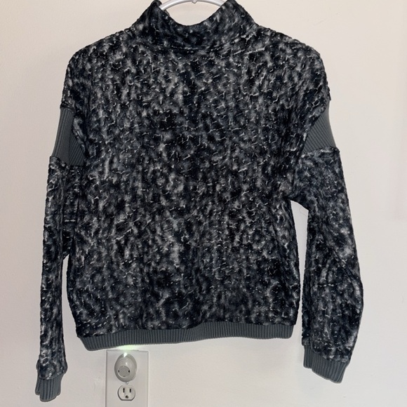JoyLab Sherpa 1/2 Zip Sherpa Pullover Cropped Long Sleeve, Size XS - Picture 4 of 15